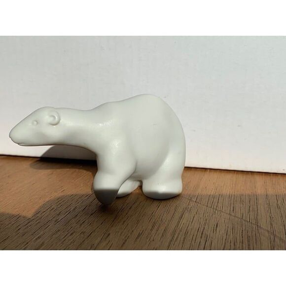 Vintage Hallmark Polar Bear Figurine 1979 3.5" x 1" x 2" Porcelain Bisque - Picture 4 of 8
